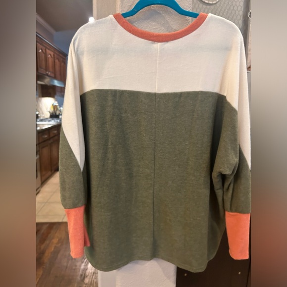 Ultra Soft Block style sweater - Picture 3 of 3